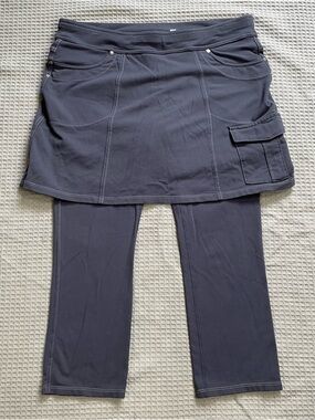 Athleta‎ Bettona 2-in-1 Skirted Capri Legging Medium Womens Athletic